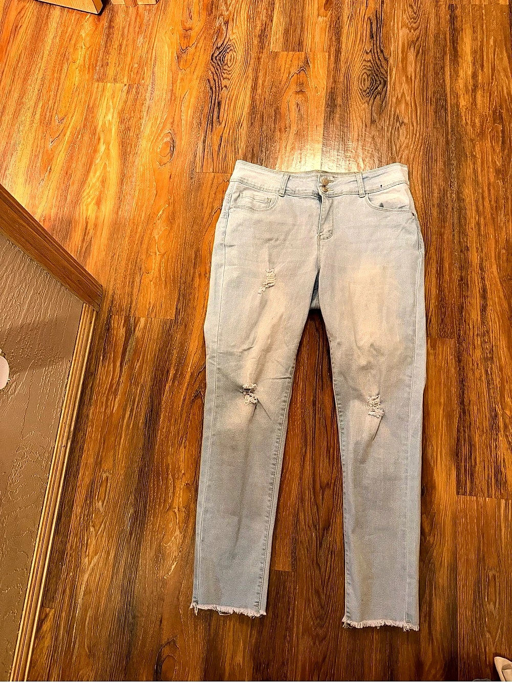 Tala Distressed Skinny Jeans in light blue Y2K